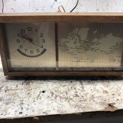 VINTAGE GENERAL ELECTRIC WORLD CLOCK IN WOOD CASE Bc