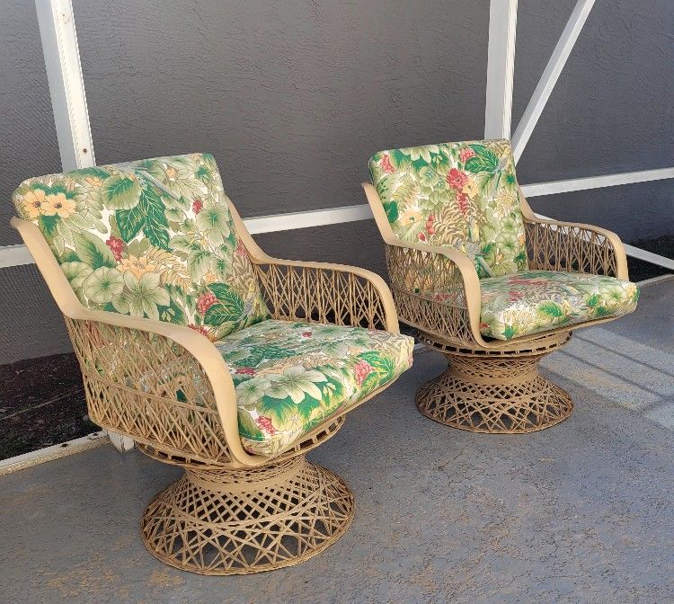 Outdoor Fiberglass Swivel And Rocking Lounge Chairs