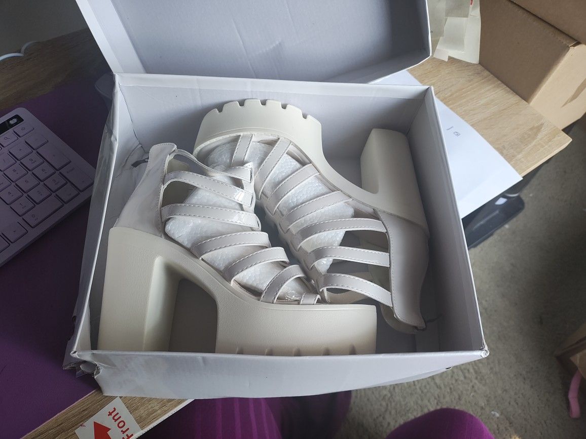 *Never Worn* White/Cream Chunky Heels 7.5