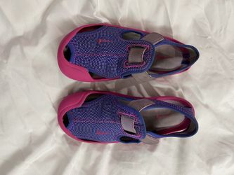Toddler girls pink and purple Nike sandals