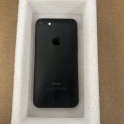 Iphone 7 256gb unlocked With Store Warranty And Reciept