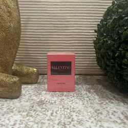 Valentino  Born  in Roma