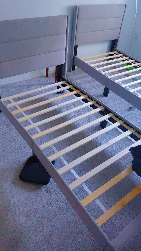 Two Twin Beds Excellent Conditions With Mattress 