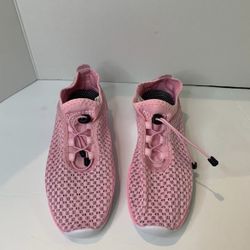 Pink Women's Water Shoes Quick Drying Sports Shoes size 8.  (T)
