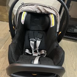 Chicco Car Seat with base