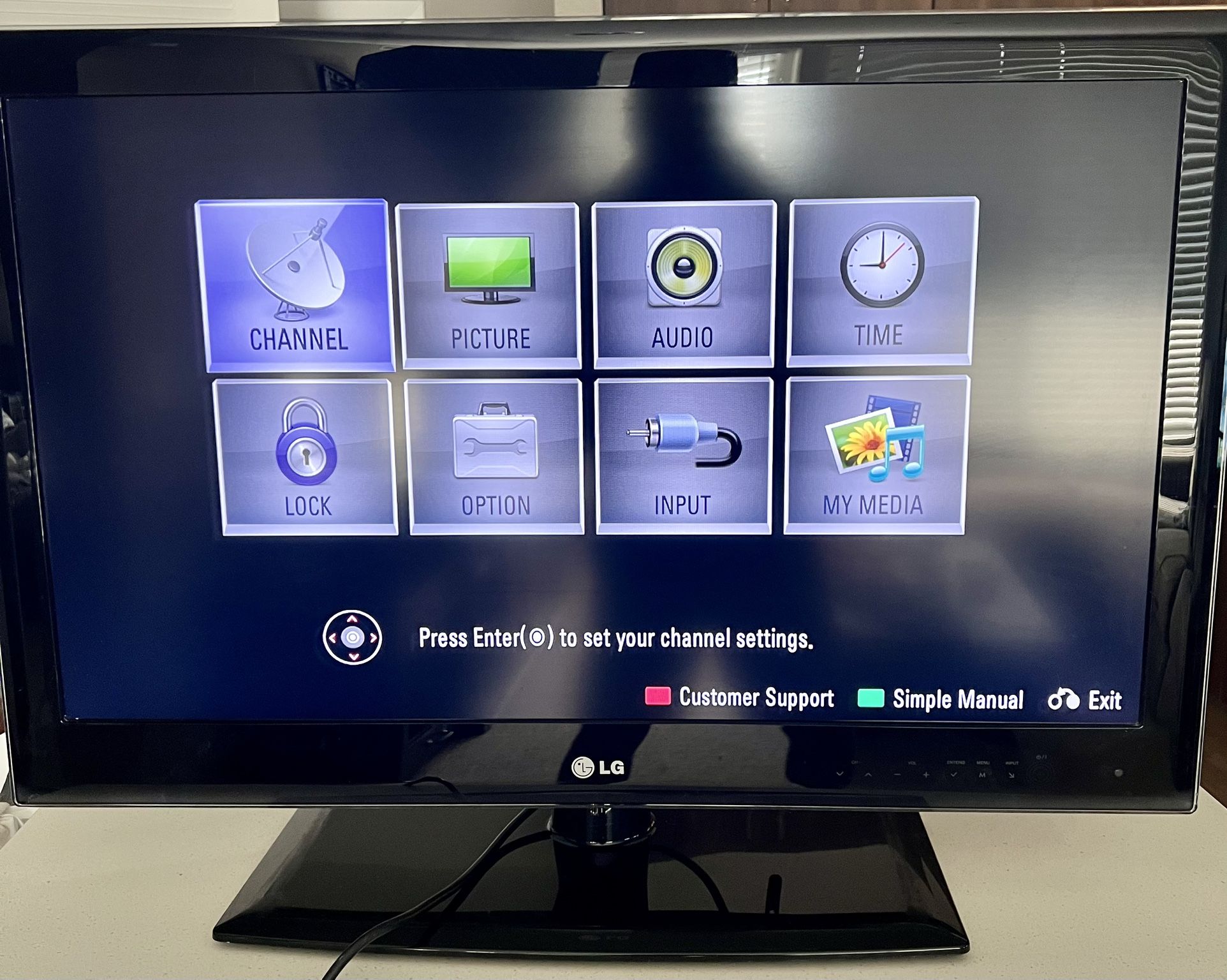 LG 32 Inch LED TV/Gaming Monitor, 100Hz