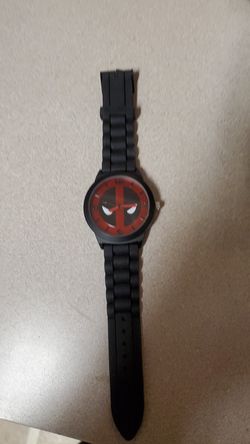 Deadpool watch like new. Only worn 2 times. 20$