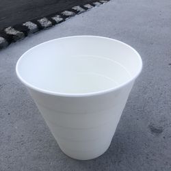 Very Good Condition Trash Can