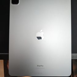 iPad Pro 12.9 6th Gen 128gb With Case