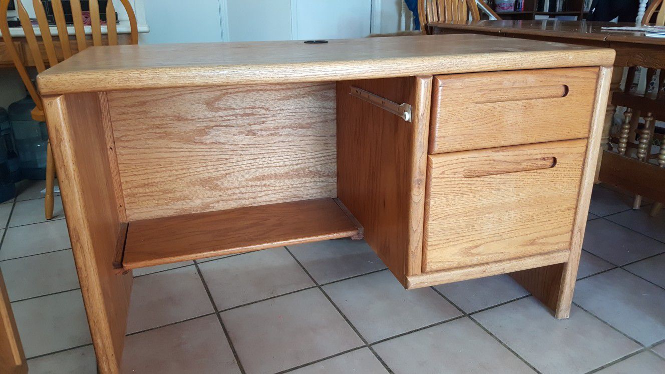 Computer desk. Solid and functional. Wire hole. Deep drawers. 48x25x29