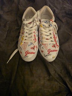 GUESS Graffiti Fashion 8M