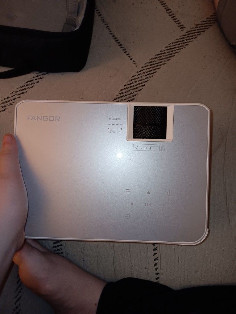 FANGOR mini Projector
