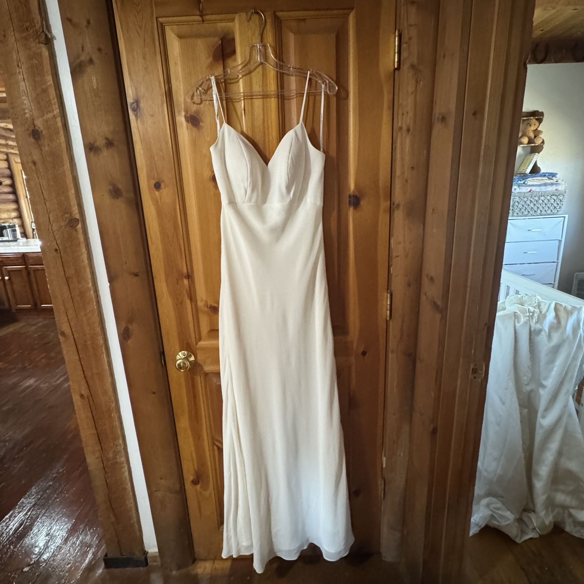New Plain Wedding Gown – Size 10 (Fits Size 8)