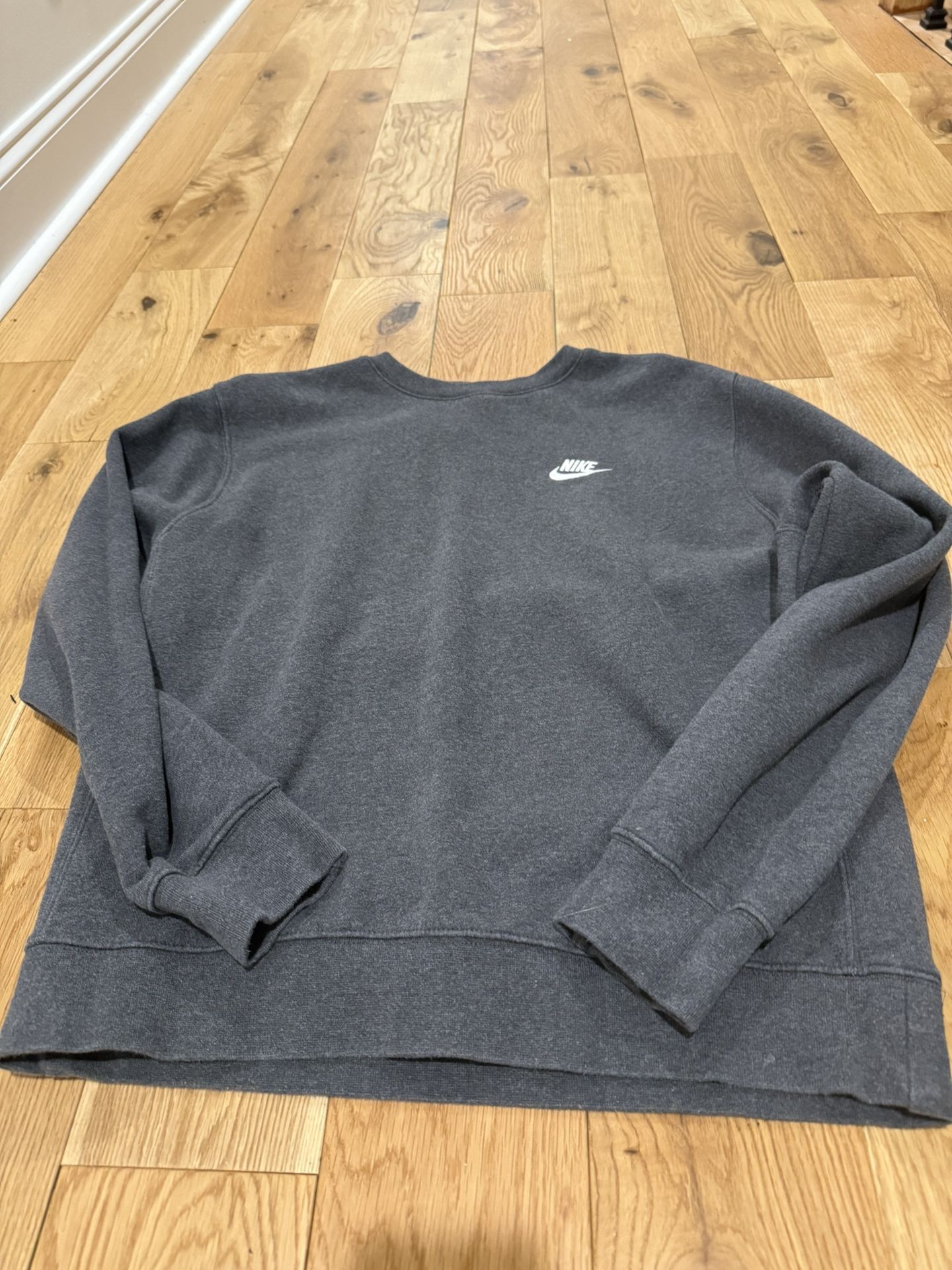 Nike Crewneck Sweatshirt Men’s Medium Gray pullover NEW - FAST SHIP
