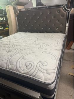 King bed set with mattress and box spring in great condition