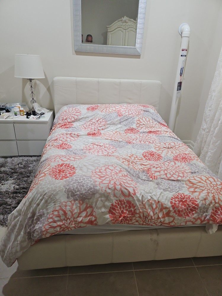 Full Bed Cream /white Headboard