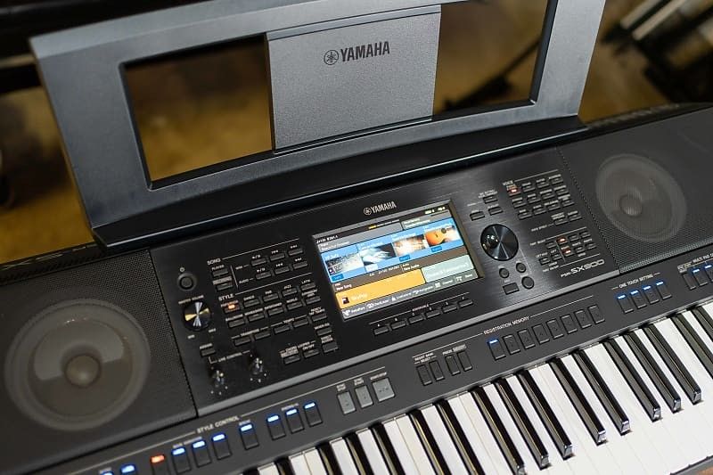 Yamaha PSR-SX900 61-Key Arranger Workstation - Keyboard