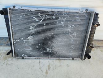 1991-94  Lincoln town car 4.6L Radiator