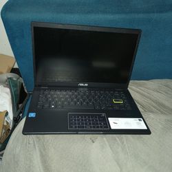 Black ASUS Laptop 