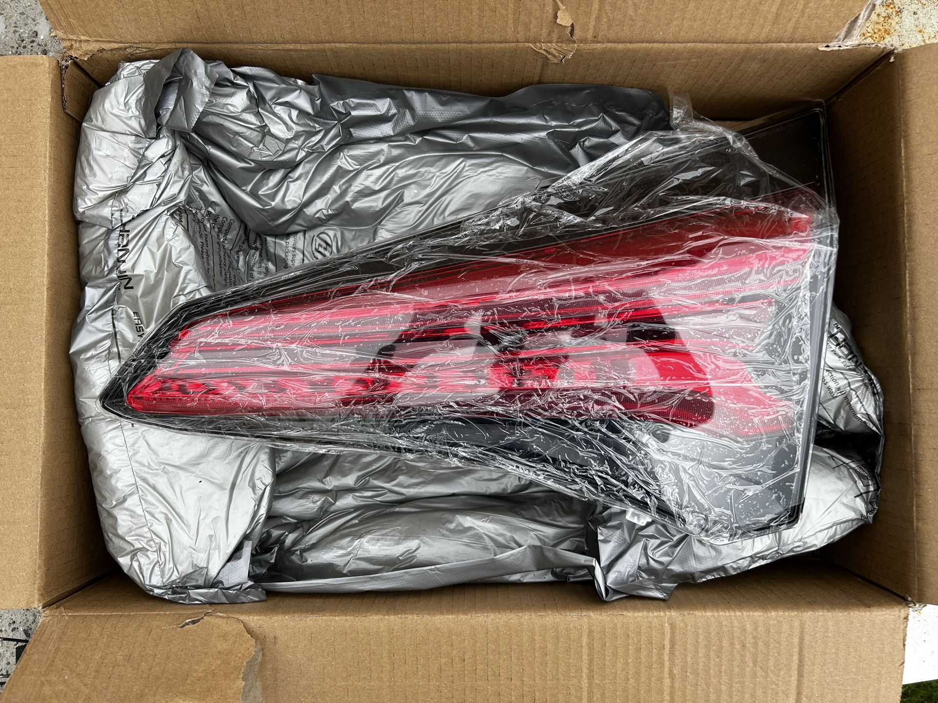 Tail Light Tail Lamp Inner Right Passenger Side For 2016 2017 2018 Toyota RAV4