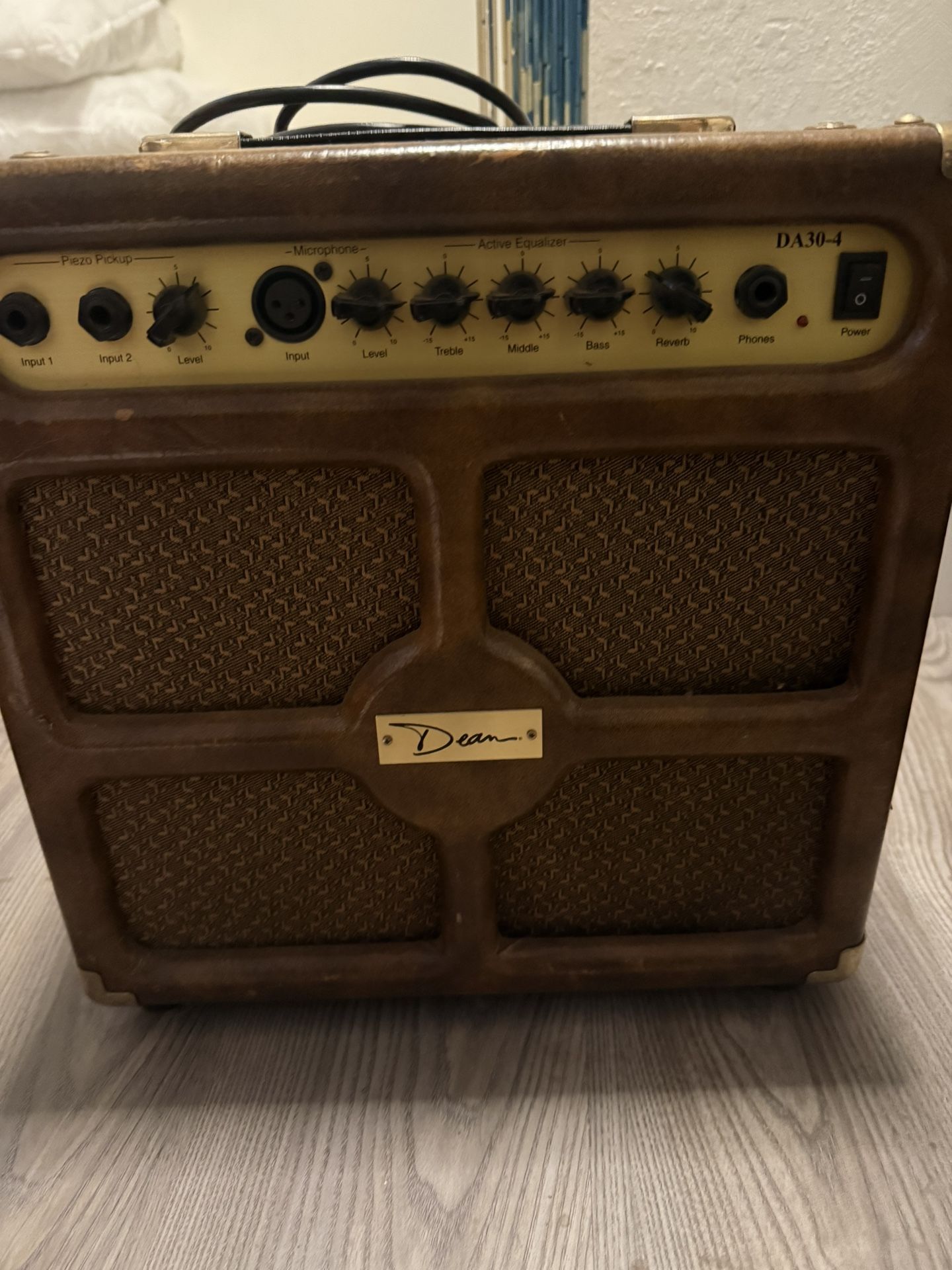 Dean DA30-4 Acoustic Amp