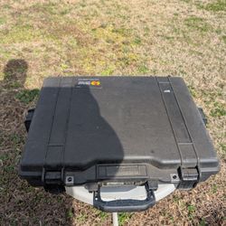 LIKE NEW PELICAN CASE WATERPROOF