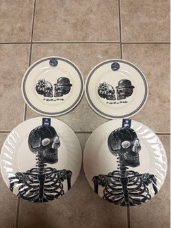 Royal Stafford Halloween Plates – Set of 4 🎃💀