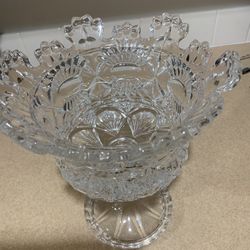 Crystal vase . . new 