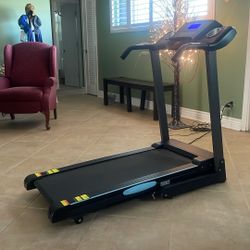 Folding Treadmill ( Curb alert 🚨)