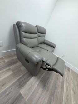 Gray Leather Reclining Loveseat – Excellent Condition