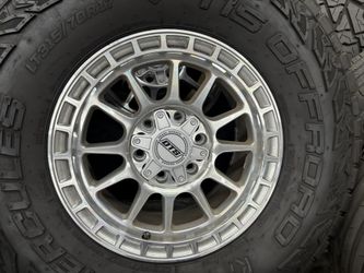 17”.       DEMO WHEELS AND TIRES.   315/70/17.  