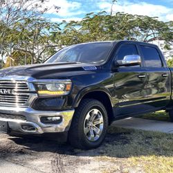 2022 Ram 1500 Laramie Crew Cab 4X4 57 BOX