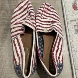 USA Tom’s Shoes Size 6.5