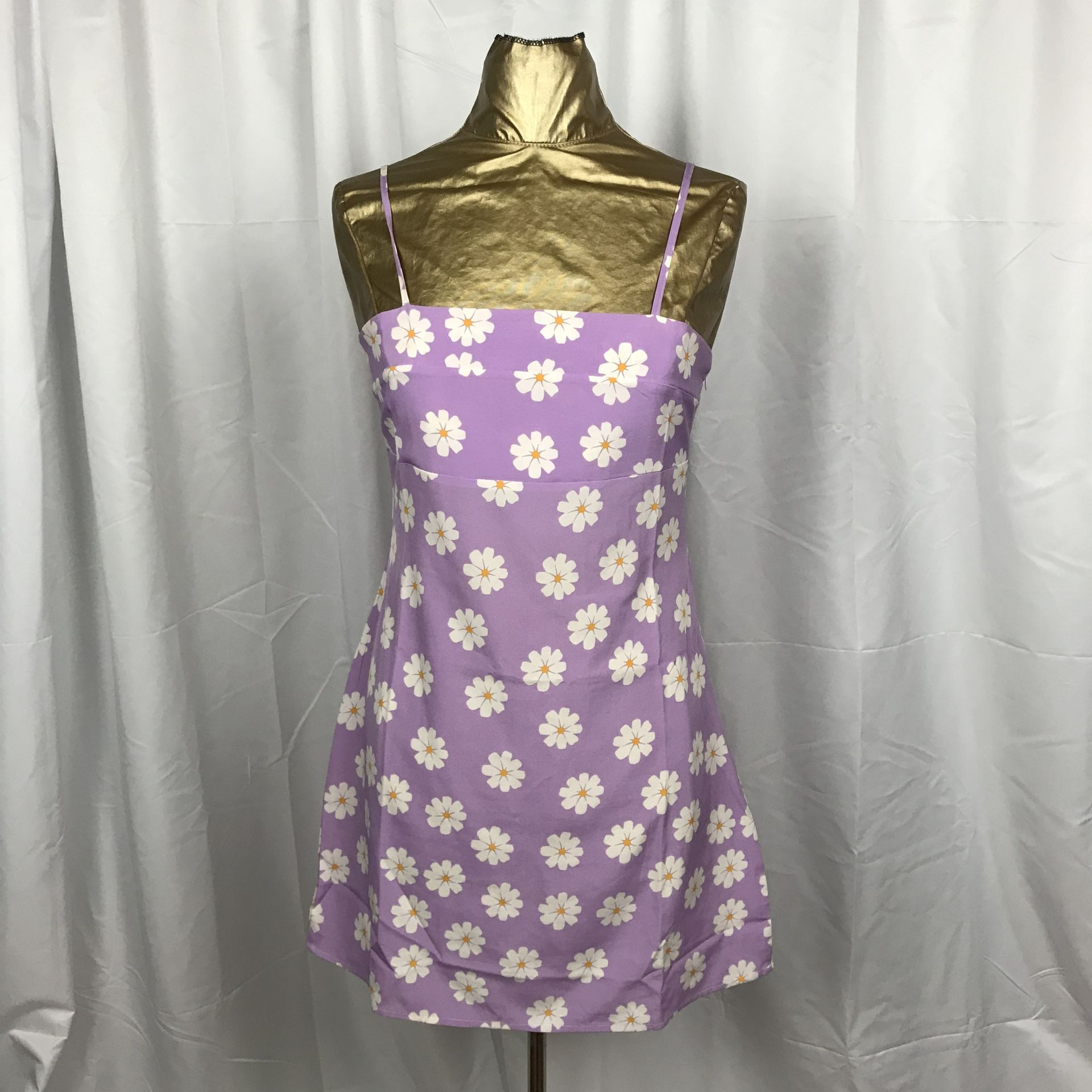 New Without Tags Women’s Sun Dress, Daisy Pattern On Lavender Background, Adjustable Straps, Shein Size L