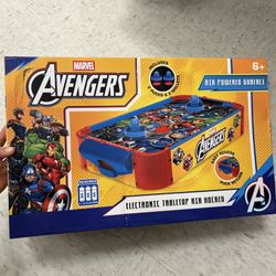 NWT Marvel Avengers Air-Powered Tabletop Hockey