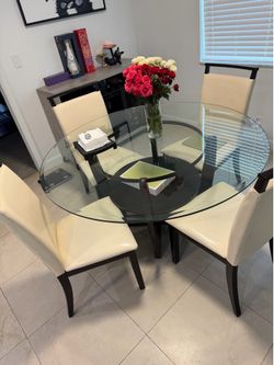 Kitchen table, 4 chairs and coffee table