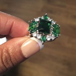 925 STERLING SILVER EMERALD COCKTAIL RING