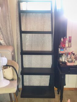 Ladder shelf