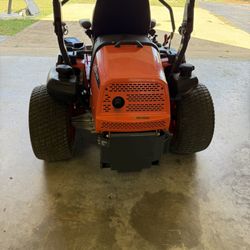 Kubota Zero Turn Lawn Mower -only 300 Hours! Excellent condition!!