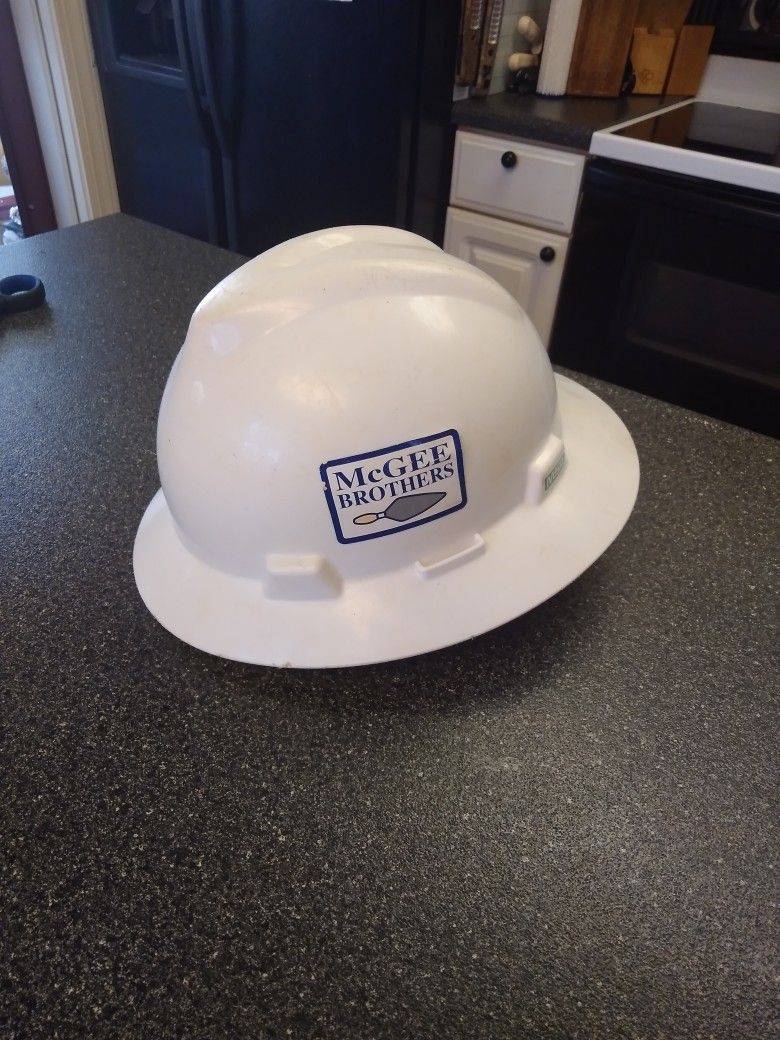 FULL BRIM. HARD HAT RATCHET TYPE 20 BUCKS