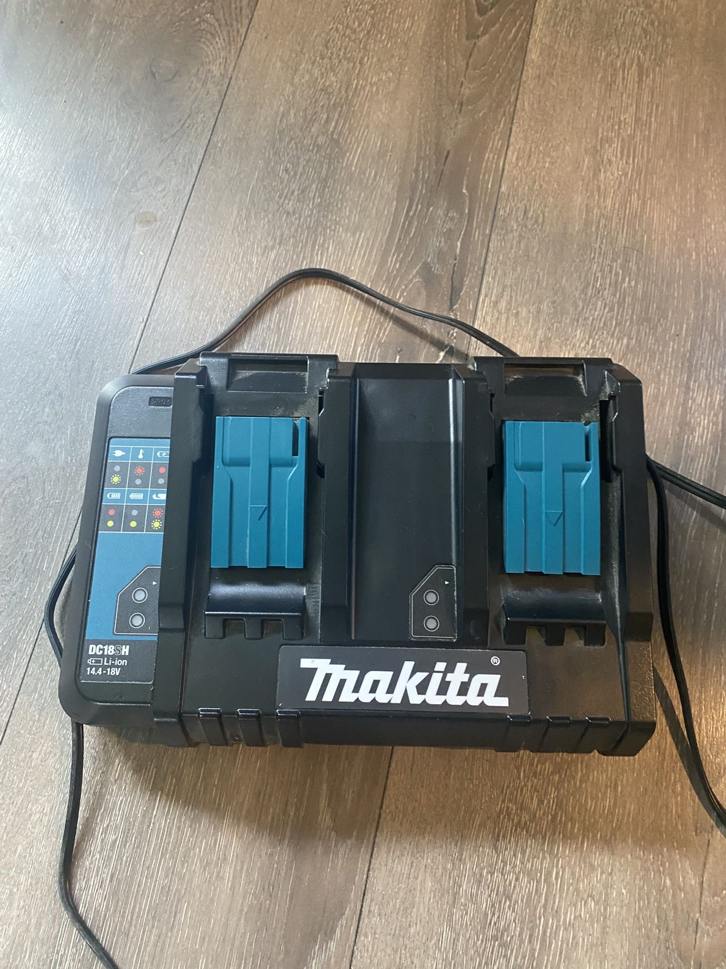 Construction Battery Chargers Makita DC18RD 18V Lithium-lon Dual Port Rapid Optimum Charger.