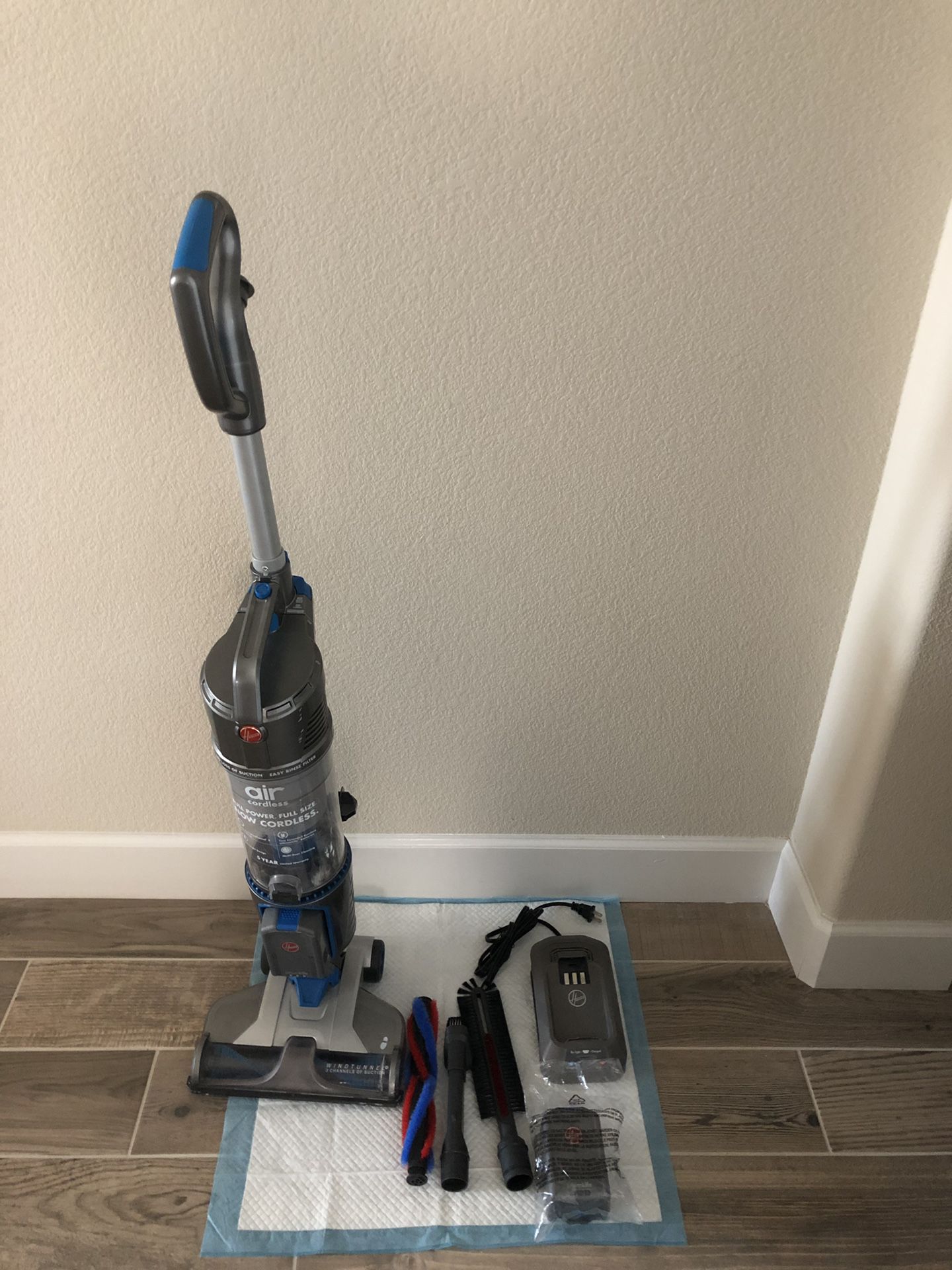 Hoover air cordless 20 volt lithium ion bagless upright vacuum cleaner