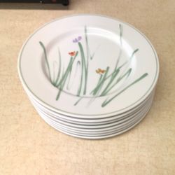 Eight Like New MIKASA Salad Plates $1 Each