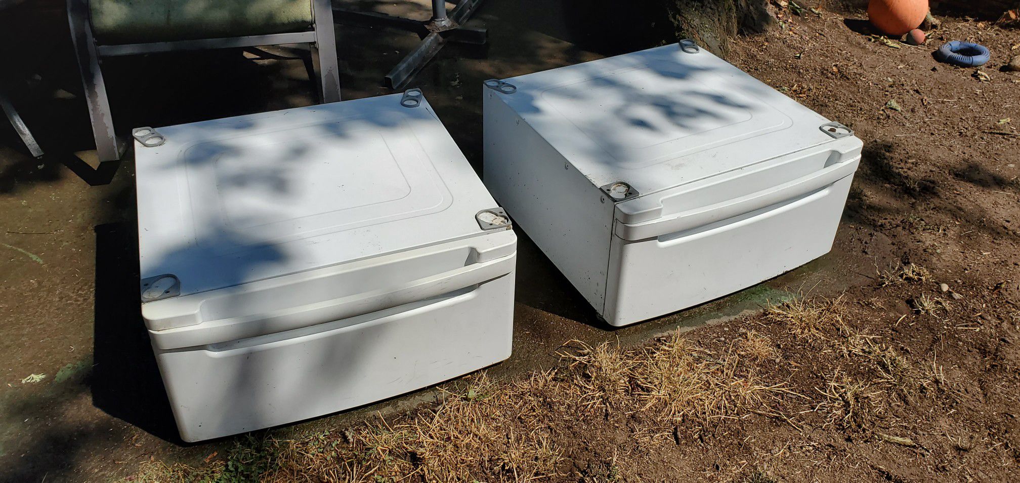 Two 27" LG washer/dryer pedestals, WDP3W, fits LG Tromm series