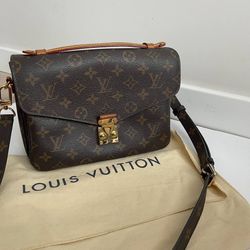 Louis Vuitton Pochette Métis