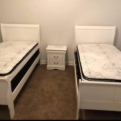 Brand New/ One Twin Bed Frame Cama//Mattress Sold Separately 