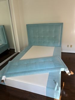 Full Size Upholstered Bed With Footboard