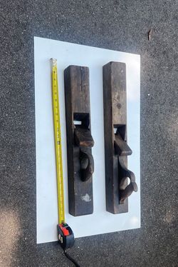2 Vtg Wood Carpenters Plane Antique Woodworking Tool no blade