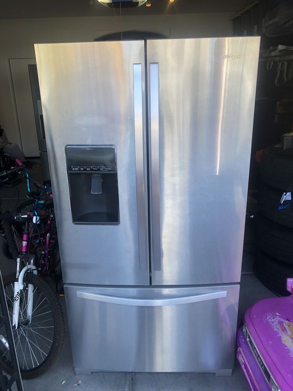 Whirlpool refrigerator for Sale in Henderson, NV 