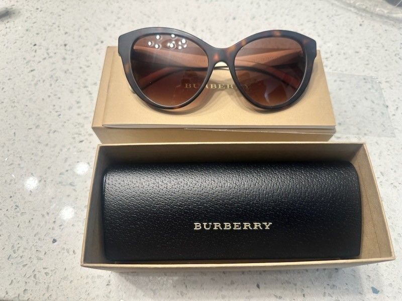 New Women's Burberry Sunglasses 